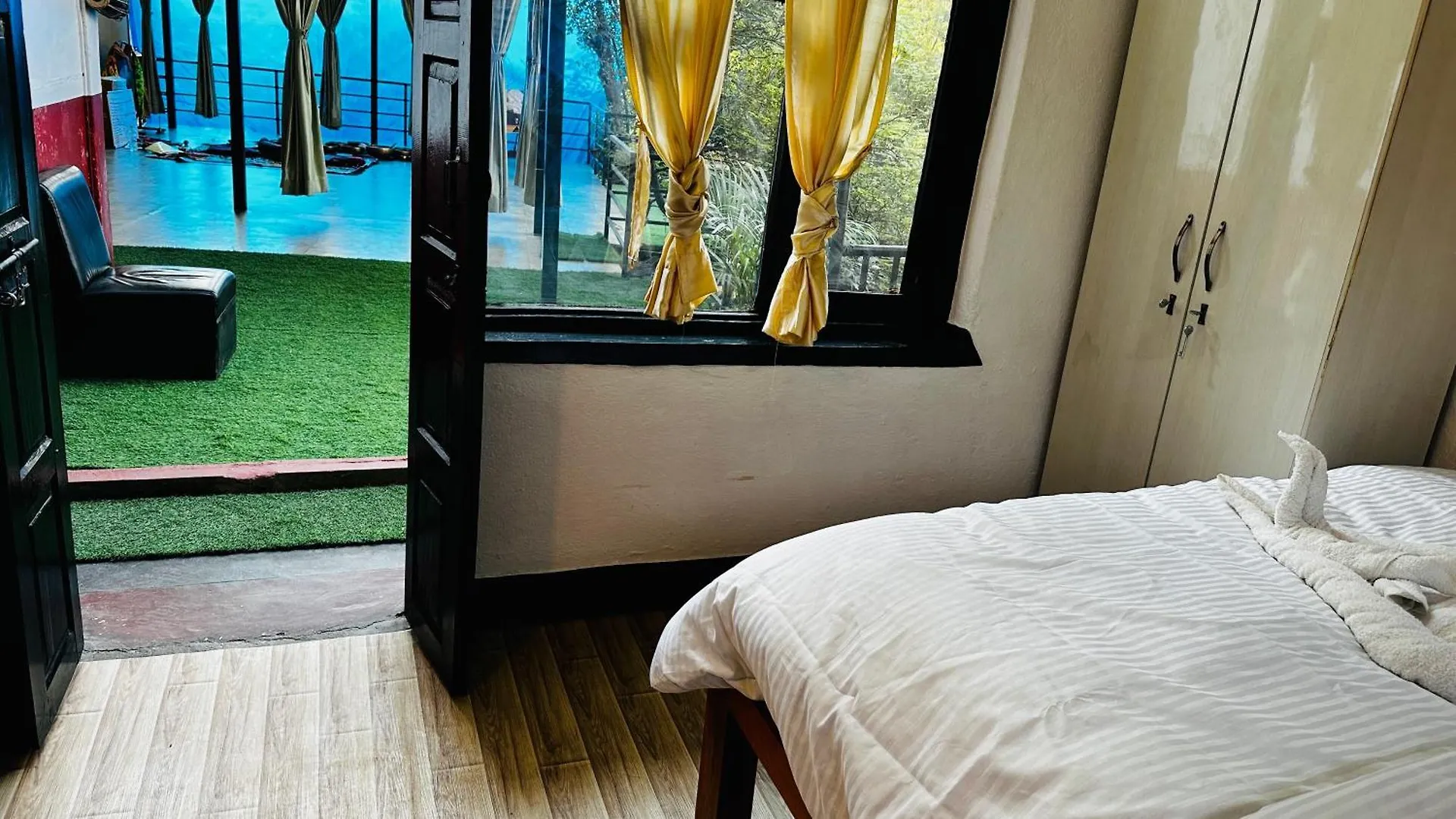 Institute Of Natural Medicine , Yoga & Therapy Home Kathmandu Bed & Breakfast